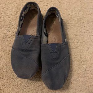 Toms classic canvas shoe